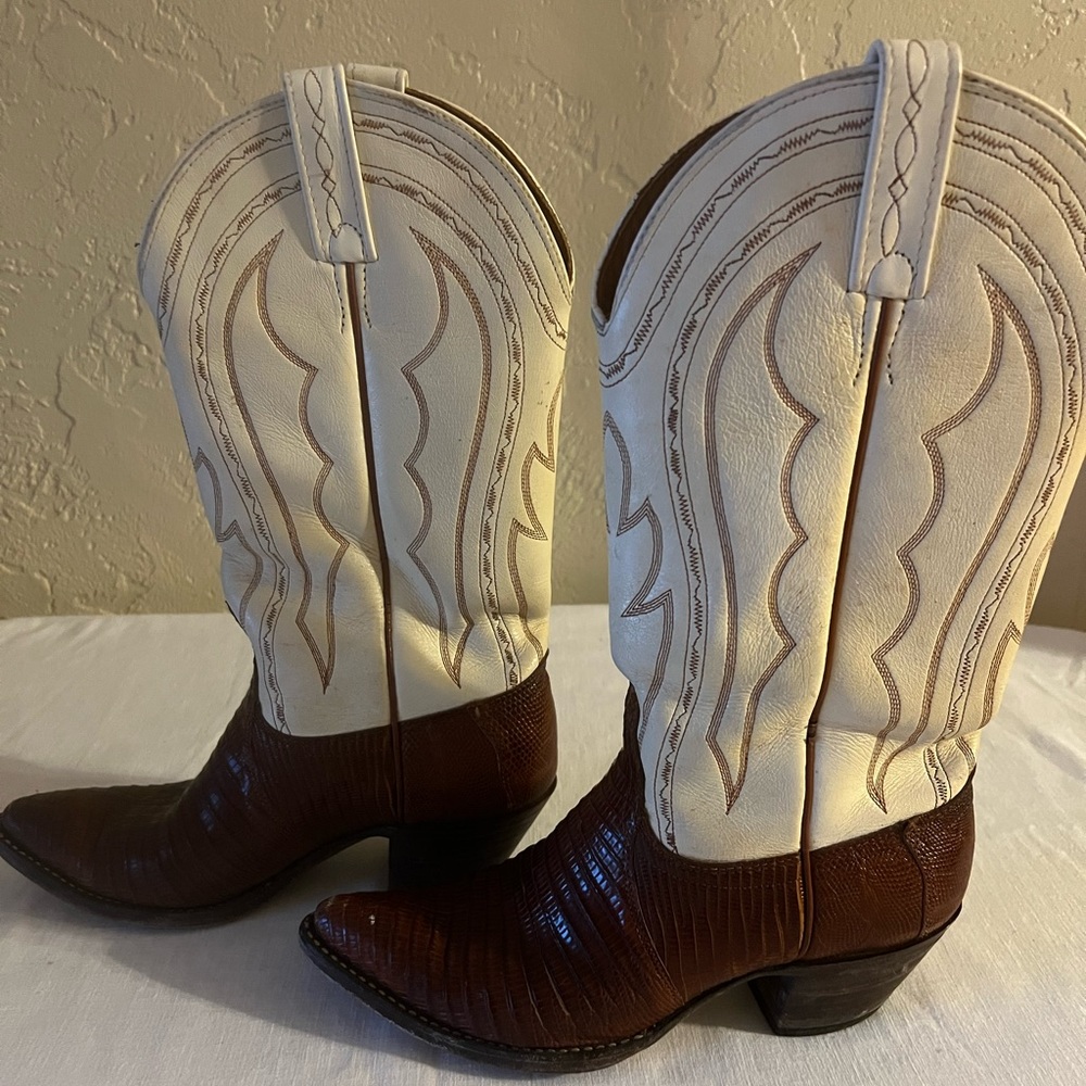 Size 6.5 J. Chisholm Brown Lizard Boots